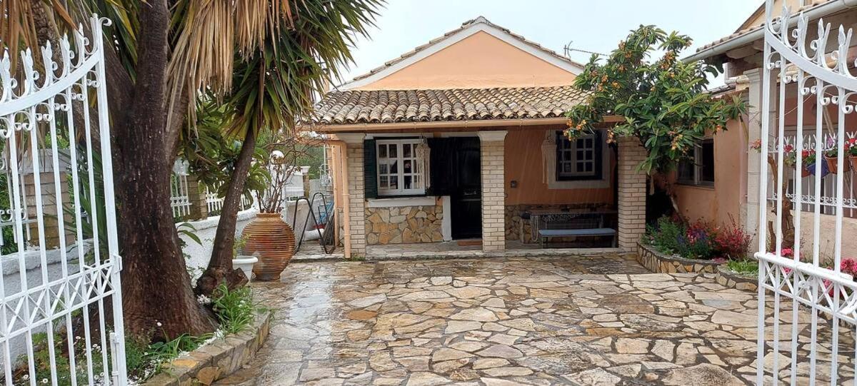 Chalet A Flower House *